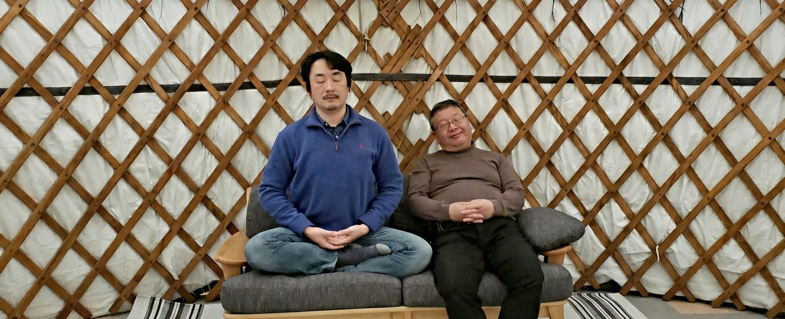 和海庵で対話する三木康司と宇都宮茂